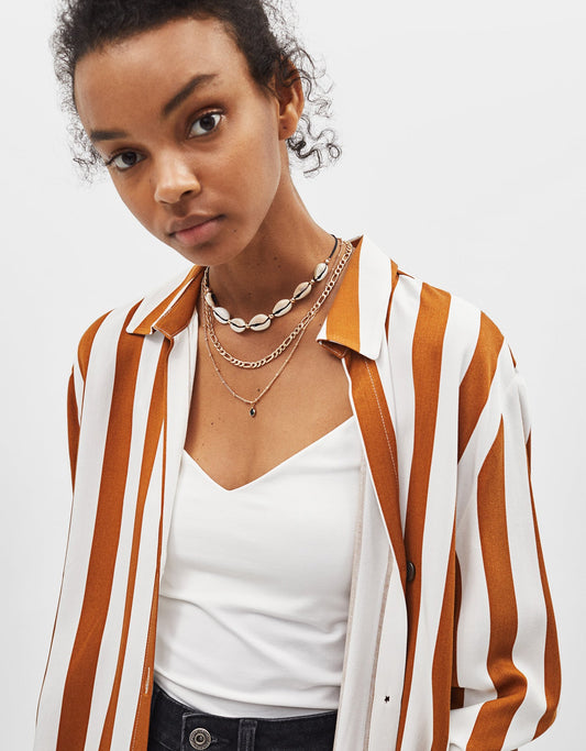 Chain and seashell choker necklace