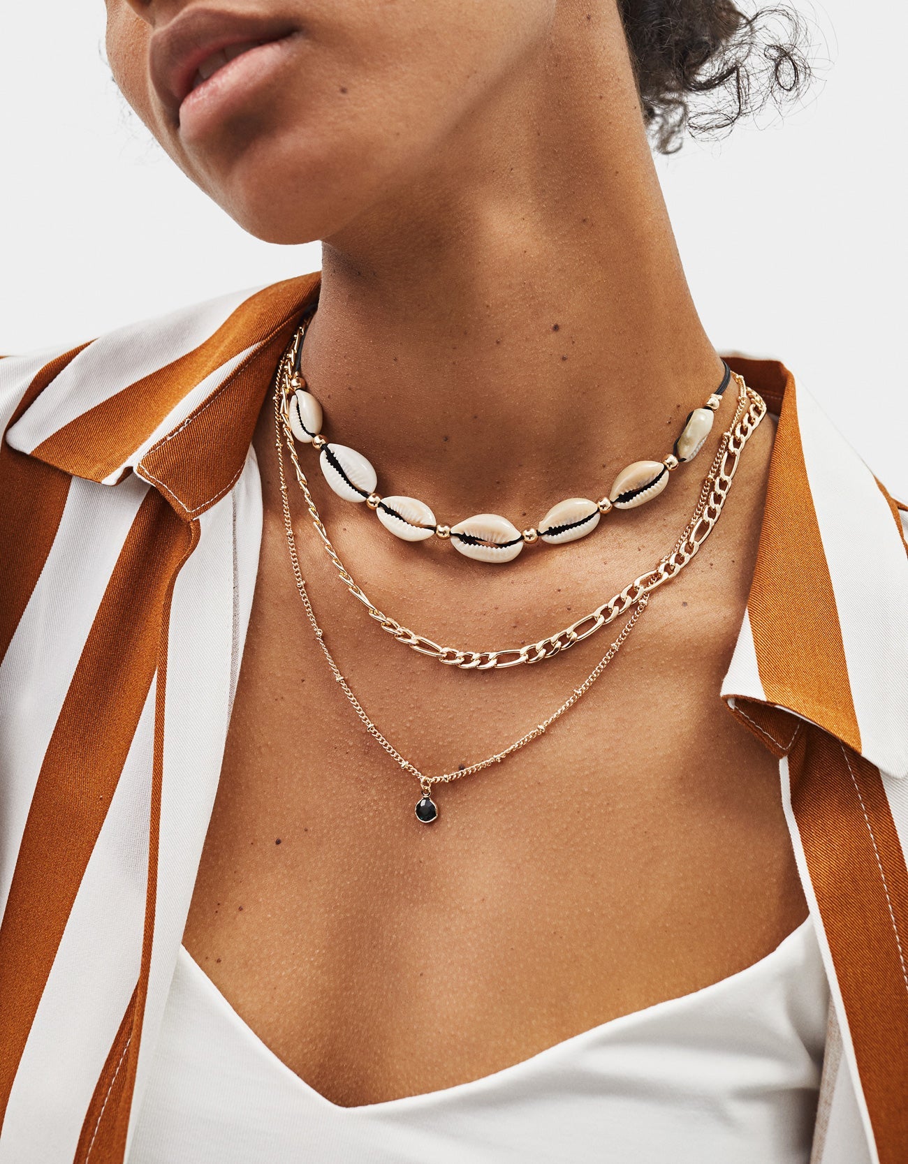 Chain and seashell choker necklace